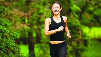 Aerobic-Übungen zum Abnehmen im Bauch- und Seitenbereich